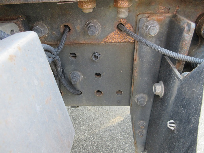 トラクタ　ハイルーフ
リアエアサス
ウォーキングフロア用油圧ポンプ付