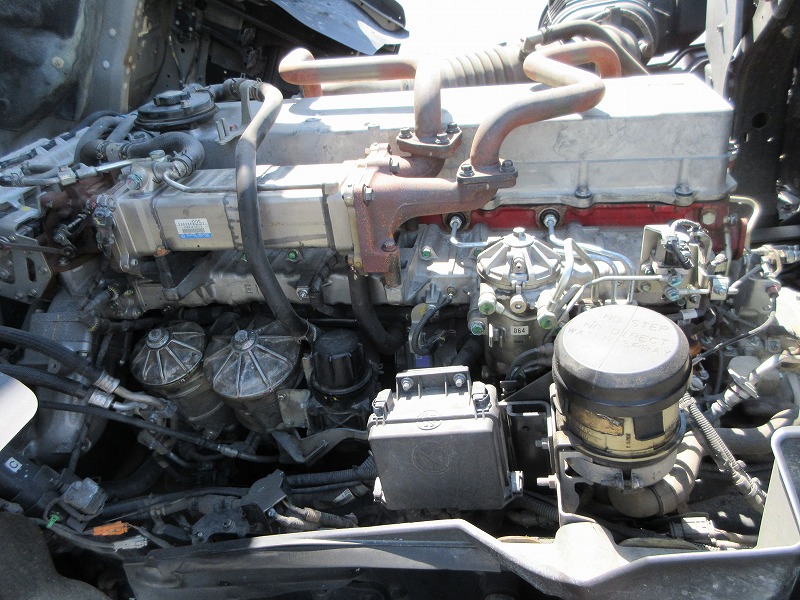 トラクタ　ハイルーフ
リアエアサス
ウォーキングフロア用油圧ポンプ付