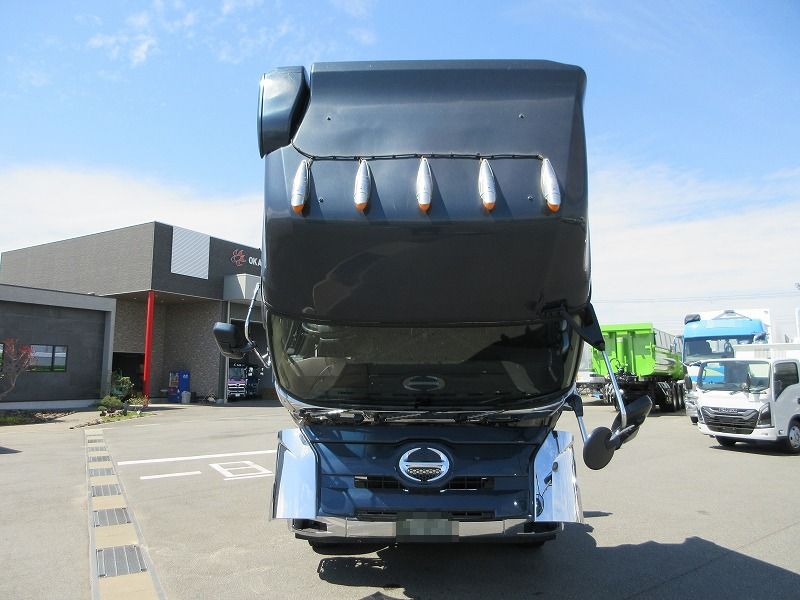 トラクタ　ハイルーフ
リアエアサス
ウォーキングフロア用油圧ポンプ付