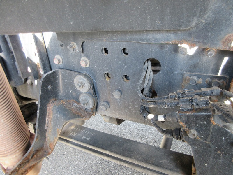 トラクタ　ハイルーフ
リアエアサス
ウォーキングフロア用油圧ポンプ付