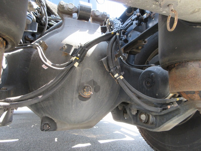 トラクタ　ハイルーフ
リアエアサス
ウォーキングフロア用油圧ポンプ付