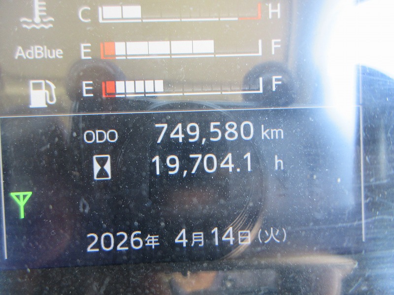 トラクタ　ハイルーフ
リアエアサス
ウォーキングフロア用油圧ポンプ付