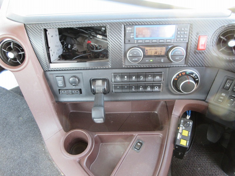 トラクタ　ハイルーフ
リアエアサス
ウォーキングフロア用油圧ポンプ付