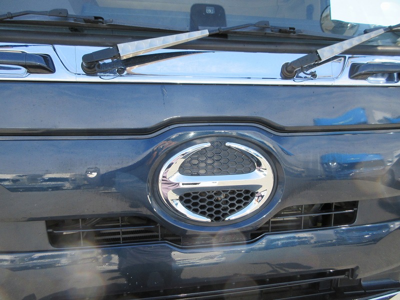 トラクタ　ハイルーフ
リアエアサス
ウォーキングフロア用油圧ポンプ付