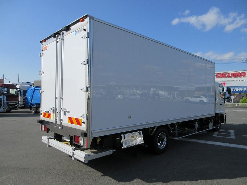 冷蔵冷凍車　リアエアサス
格納ゲート付　未使用車