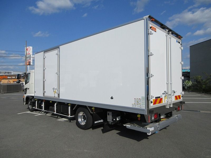冷蔵冷凍車　リアエアサス
格納ゲート付　未使用車