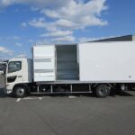 冷蔵冷凍車　リアエアサス
格納ゲート付　未使用車