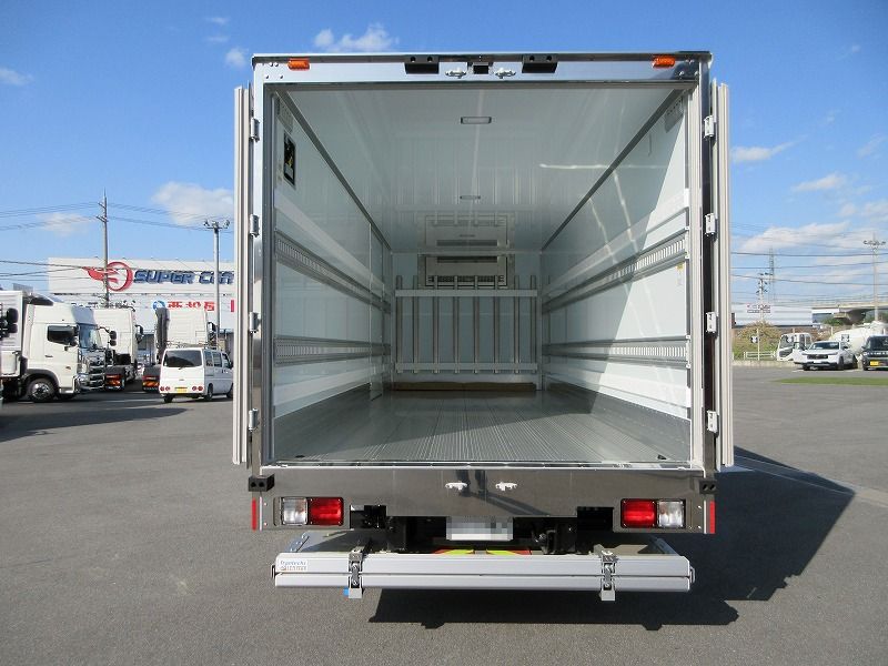 冷蔵冷凍車　リアエアサス
格納ゲート付　未使用車