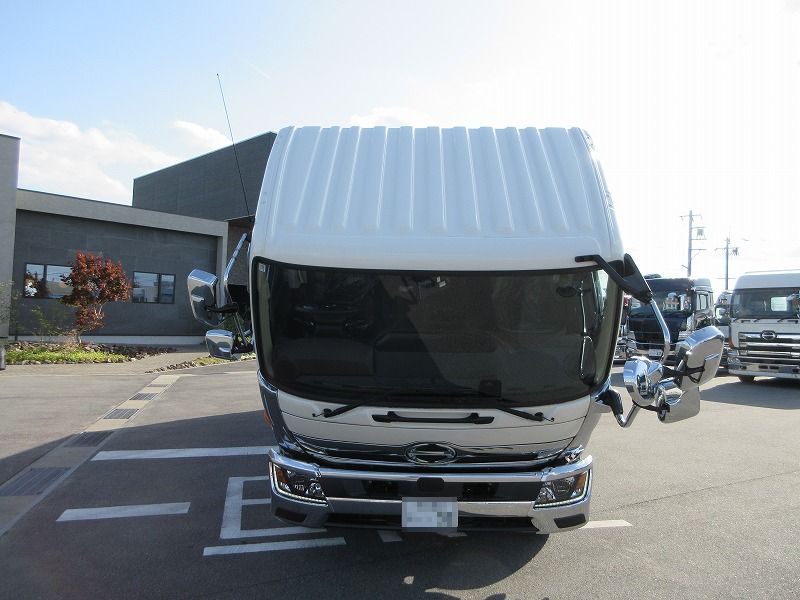 冷蔵冷凍車　リアエアサス
格納ゲート付　未使用車