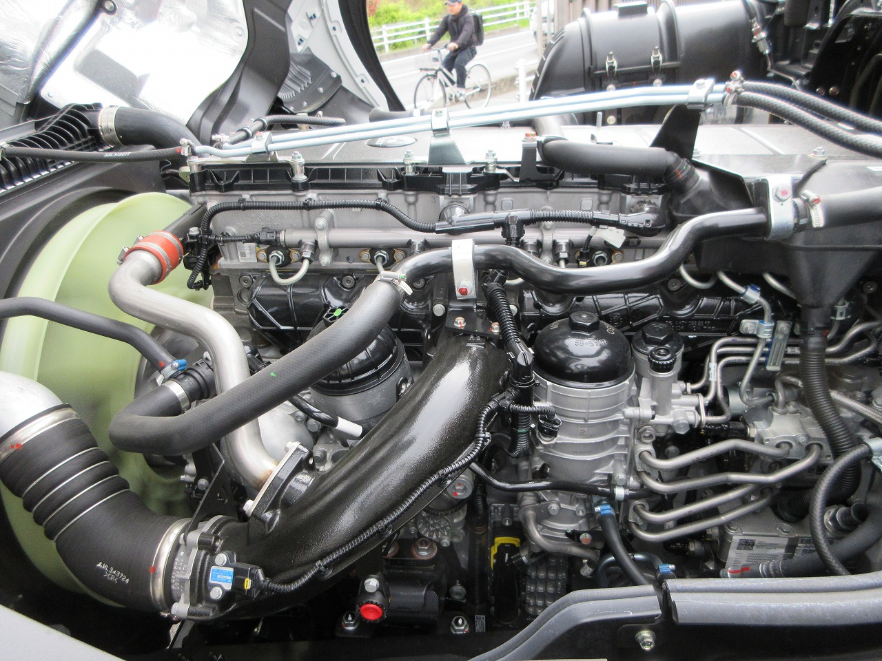 トラクタ　ハイルーフ　
リアエアサス
ウォーキングフロア用油圧ポンプ付
未使用車