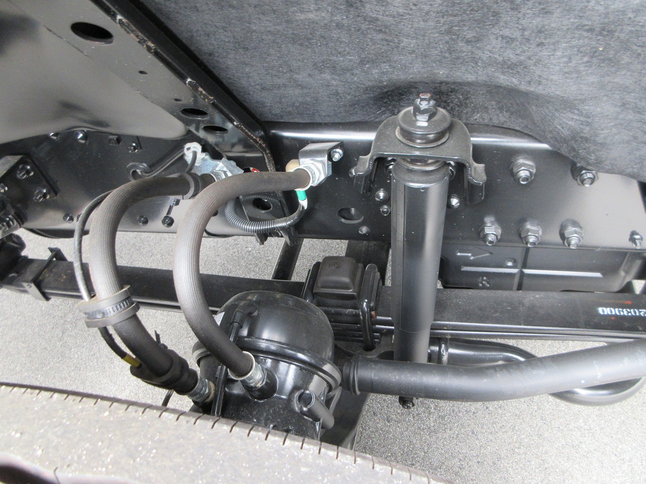トラクタ　ハイルーフ　
リアエアサス
ウォーキングフロア用油圧ポンプ付
未使用車