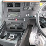 トラクタ　ハイルーフ　
リアエアサス
ウォーキングフロア用油圧ポンプ付
未使用車