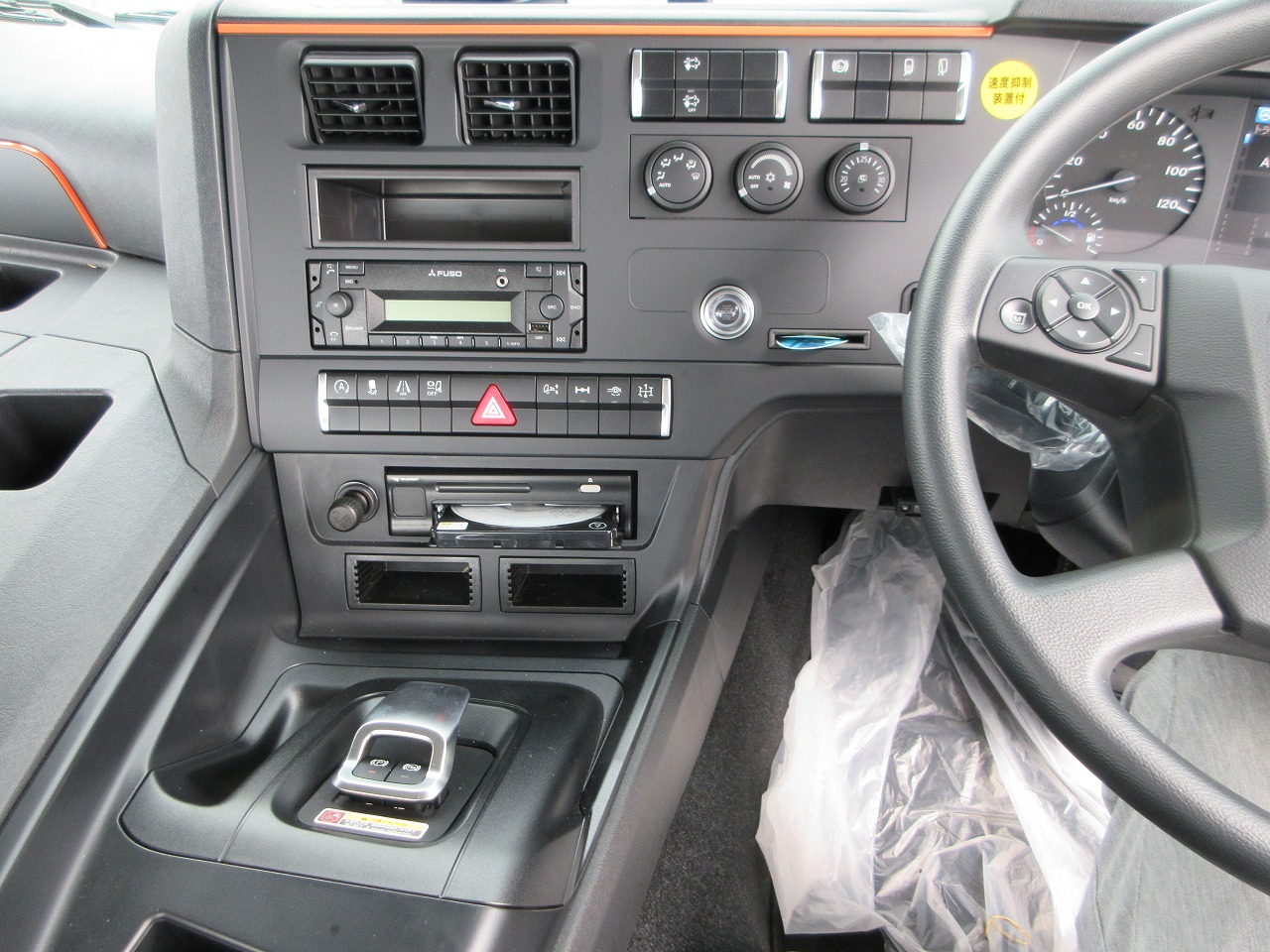 トラクタ　ハイルーフ　
リアエアサス
ウォーキングフロア用油圧ポンプ付
未使用車
