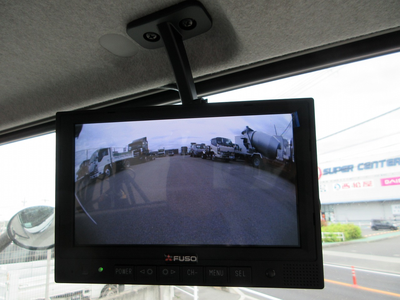 トラクタ　ハイルーフ　
リアエアサス
ウォーキングフロア用油圧ポンプ付
未使用車