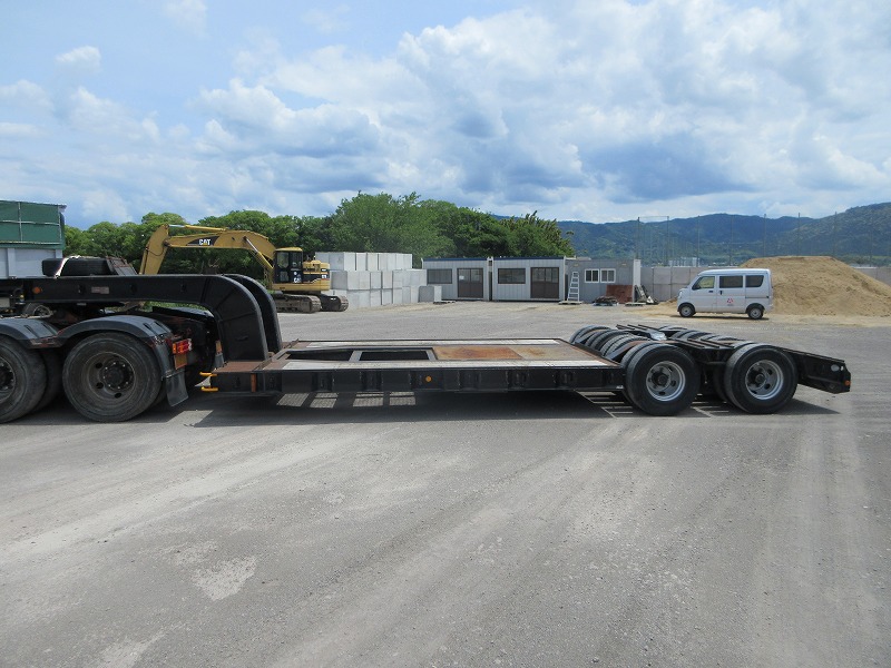 重機トレーラ　16輪
幅2,990㎜