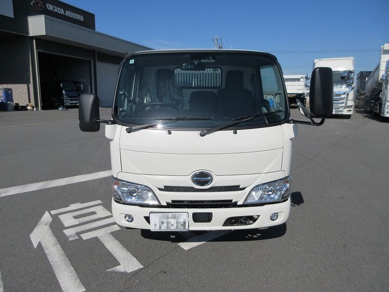 ダンプ　低床
３トン　４ナンバー　未使用車