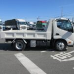 ダンプ　低床
３トン　４ナンバー　未使用車