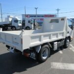 ダンプ　低床
３トン　４ナンバー　未使用車