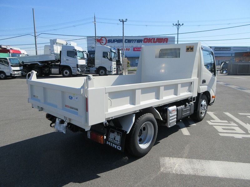 ダンプ　低床
３トン　４ナンバー　未使用車