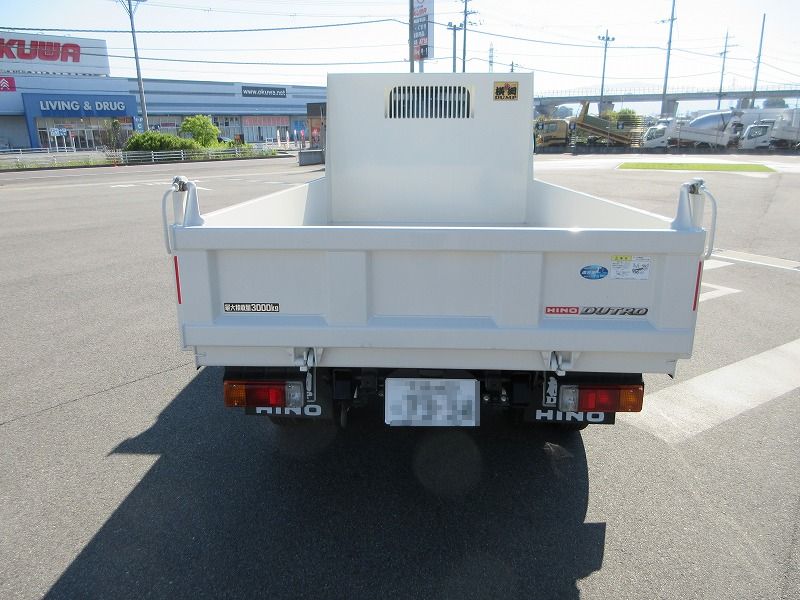 ダンプ　低床
３トン　４ナンバー　未使用車