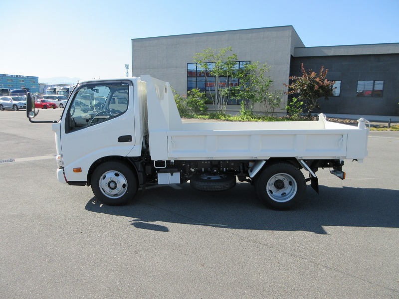 ダンプ　低床
３トン　４ナンバー　未使用車