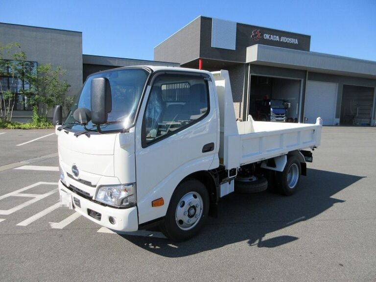 ダンプ　低床
３トン　４ナンバー　未使用車