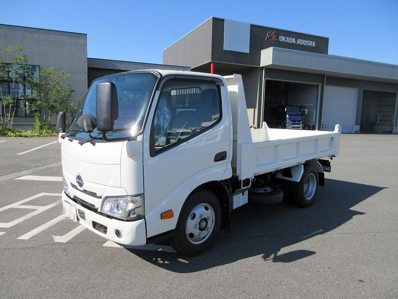 ダンプ　低床
３トン　４ナンバー　未使用車