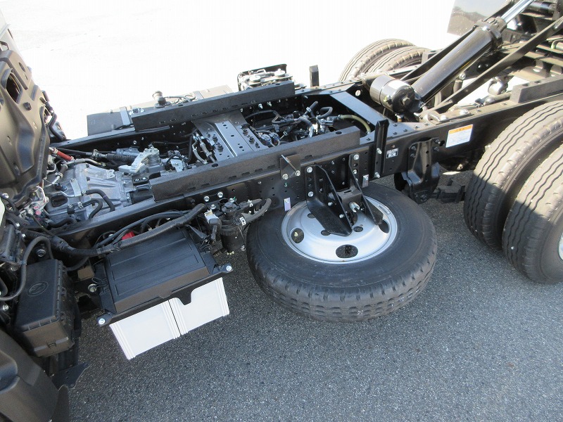 ダンプ　低床
３トン　４ナンバー　未使用車