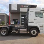 トラクタ　ハイルーフ　
リアエアサス
ウォーキングフロア用油圧ポンプ付
未使用車