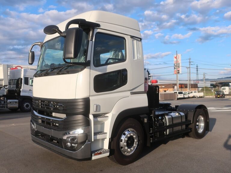 トラクタ　ハイルーフ　
リアエアサス
ウォーキングフロア用油圧ポンプ付
未使用車