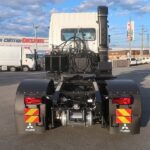トラクタ　ハイルーフ　
リアエアサス
ウォーキングフロア用油圧ポンプ付
未使用車