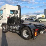 トラクタ　ハイルーフ　
リアエアサス
ウォーキングフロア用油圧ポンプ付
未使用車