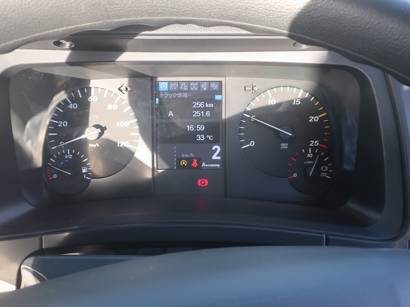トラクタ　ハイルーフ　
リアエアサス
ウォーキングフロア用油圧ポンプ付
未使用車