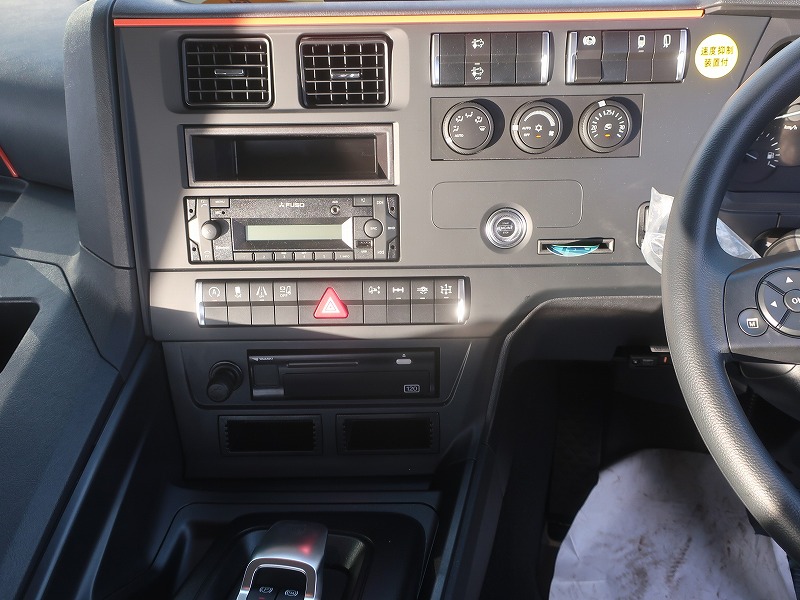 トラクタ　ハイルーフ　
リアエアサス
ウォーキングフロア用油圧ポンプ付
未使用車