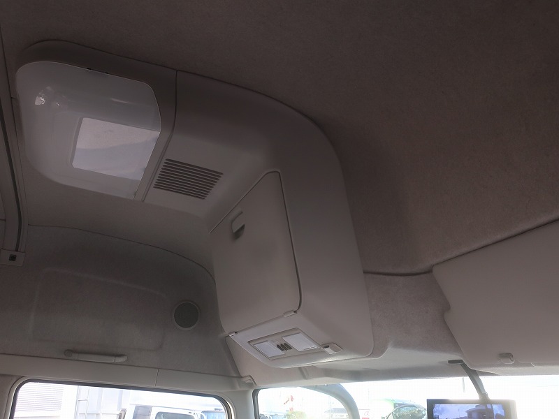 トラクタ　ハイルーフ　
リアエアサス
ウォーキングフロア用油圧ポンプ付
未使用車