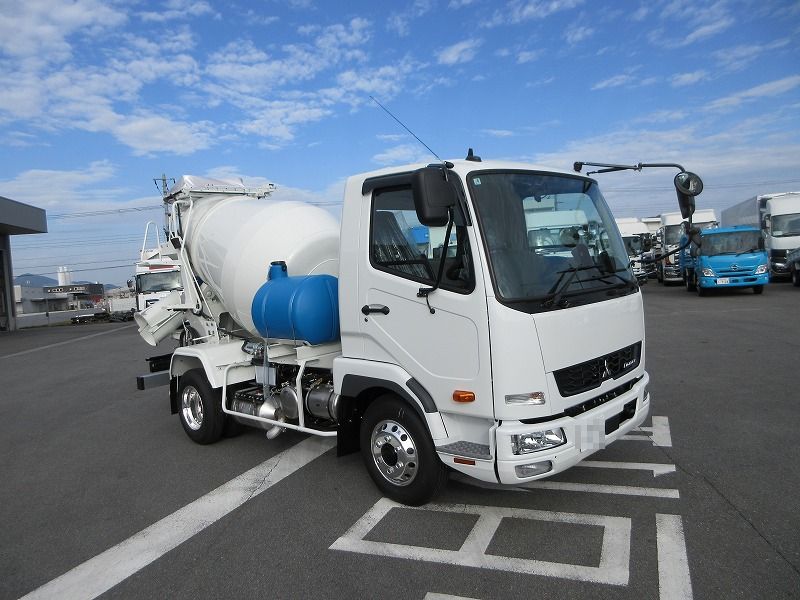 ミキサー車 高機能パッケージ
未使用車