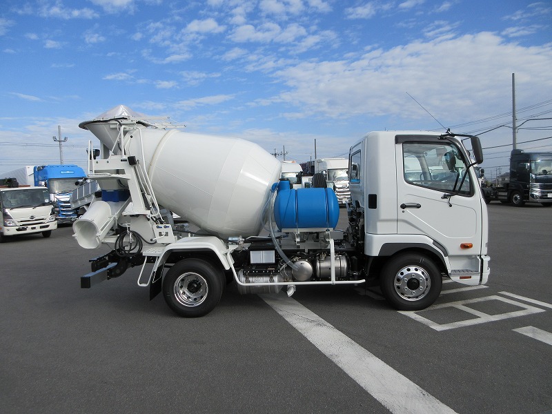ミキサー車 高機能パッケージ
未使用車