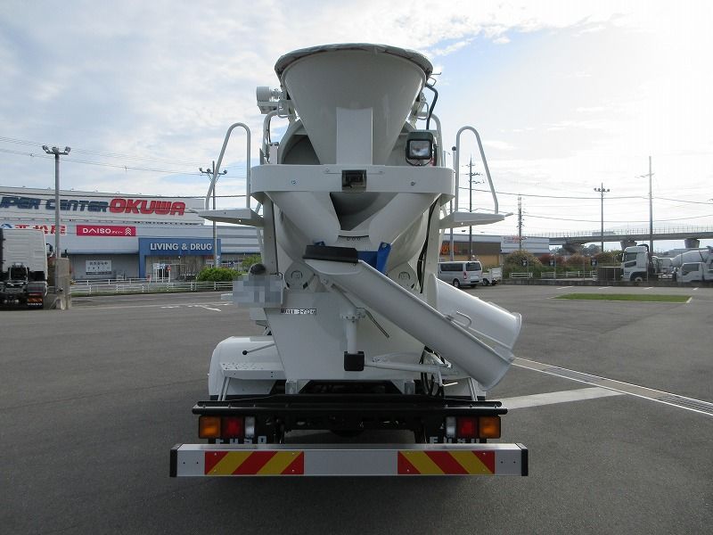 ミキサー車 高機能パッケージ
未使用車