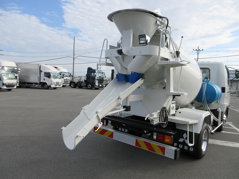 ミキサー車 高機能パッケージ
未使用車