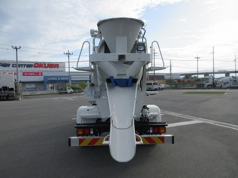 ミキサー車 高機能パッケージ
未使用車