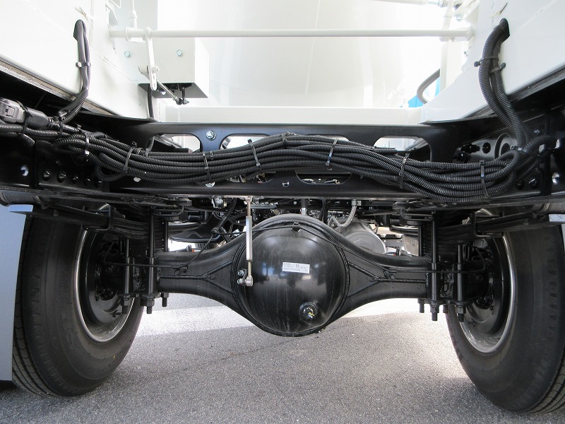 ミキサー車 高機能パッケージ
未使用車