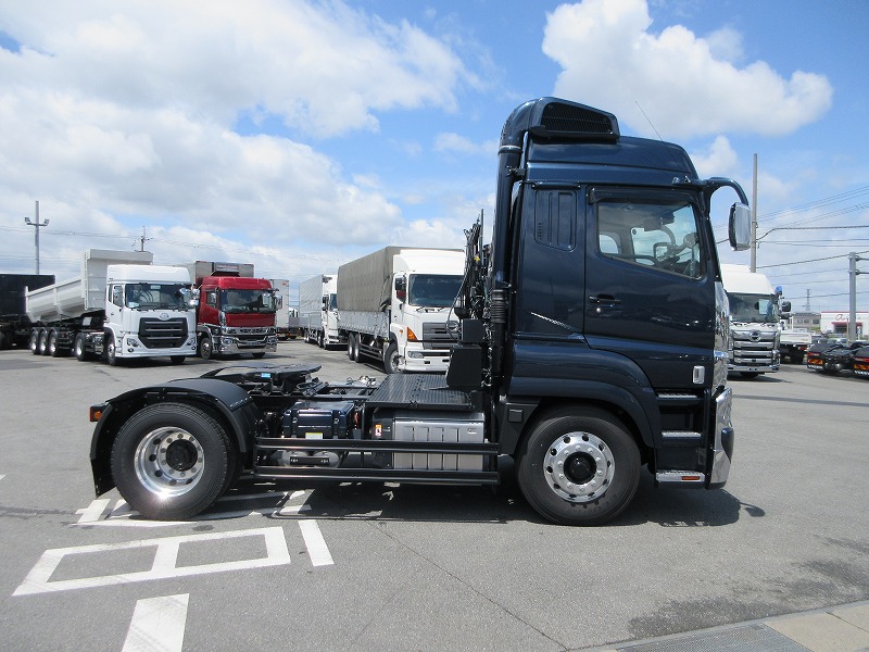 トラクタ　ハイルーフ
リアエアサス　未使用車