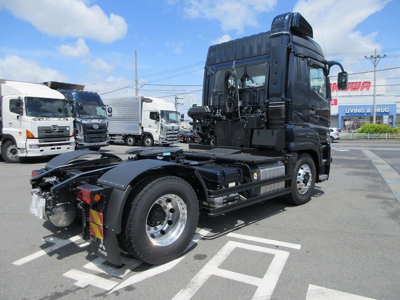 トラクタ　ハイルーフ
リアエアサス　未使用車