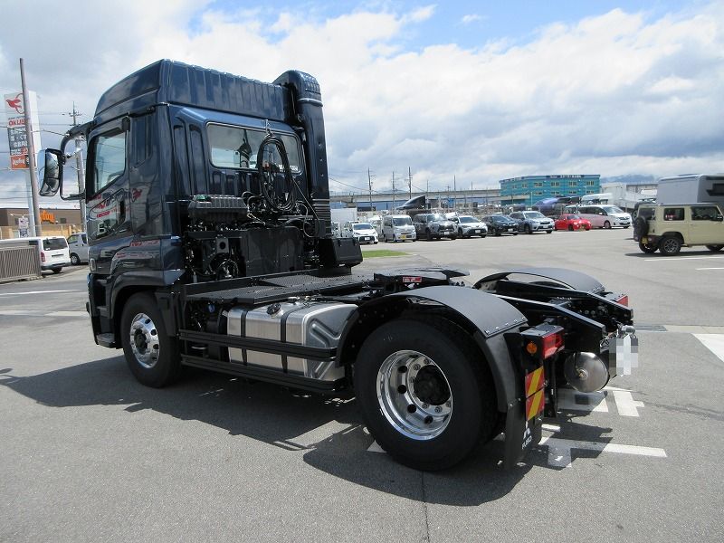 トラクタ　ハイルーフ
リアエアサス　未使用車