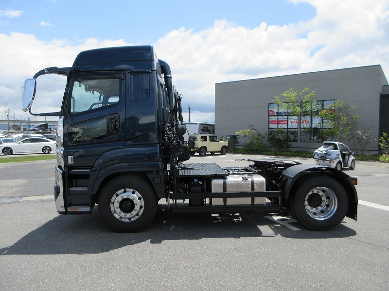 トラクタ　ハイルーフ
リアエアサス　未使用車