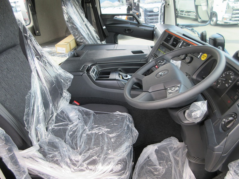 トラクタ　ハイルーフ
リアエアサス　未使用車
