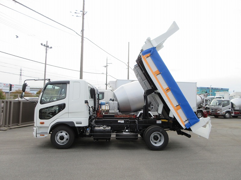 ダンプ　ベッド付
高機能パッケージ　未使用車