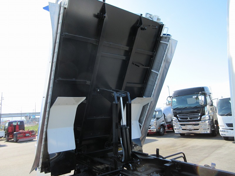 ダンプ ベッドレス
高機能パッケージ 未使用車
