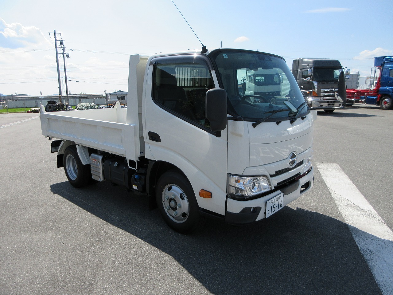 ダンプ　低床
2.95ｔ　未使用車