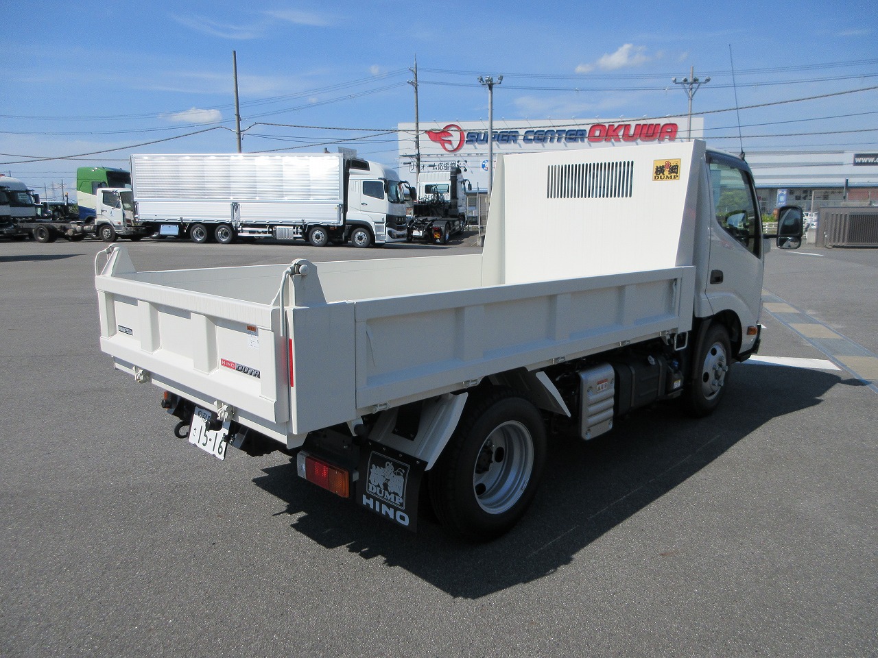 ダンプ　低床
2.95ｔ　未使用車